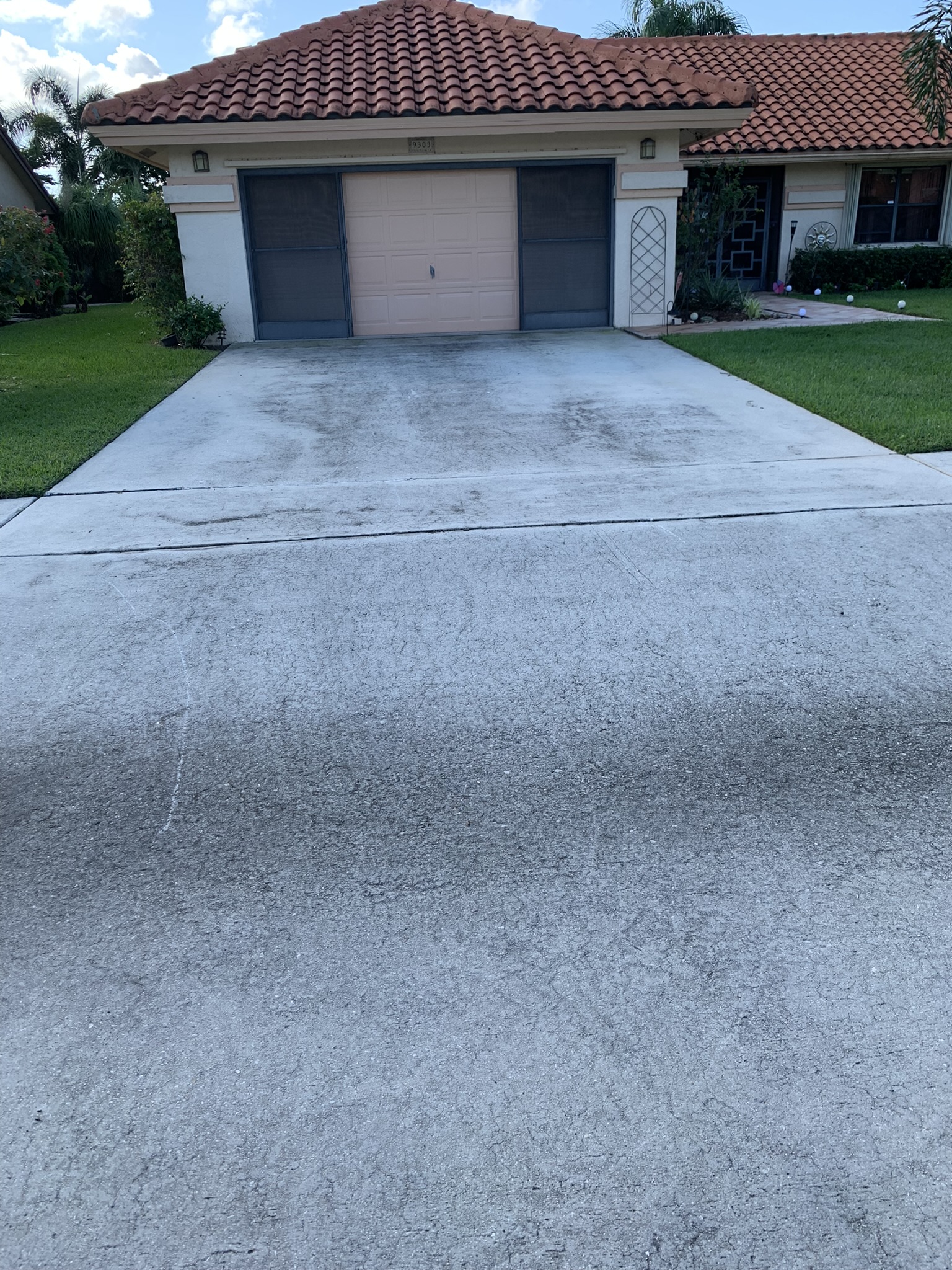 Driveway Cleaning in Boynton Beach, FL